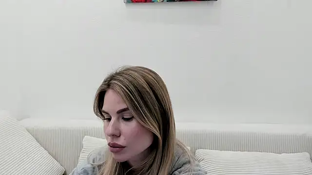 Snapshot of MollyCem chatting on 03.12.26 MollyCem online show from 03.12.26