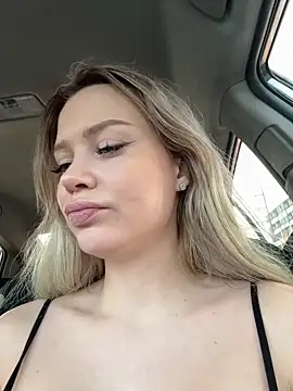 Girl Mia online show from 03.06.26