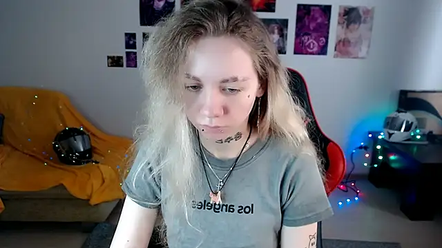 Nica Kawaii online show from 04.03.26