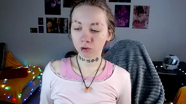 Nica Kawaii online show from 04.17.26