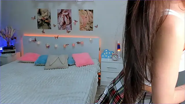 Milly Lane online show from 06.01.26