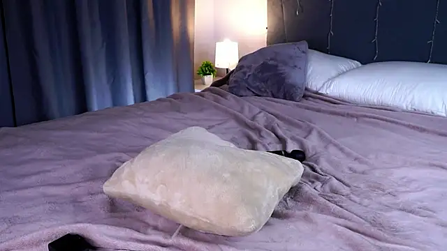 Snapshot of NelleMihalko chatting on 05.11.26 NelleMihalko online show from 05.11.26
