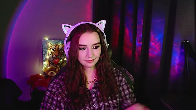 Snapshot of Celia_Sensual_ chatting on 06.20.26 Celia Sensual online show from 06.20.26