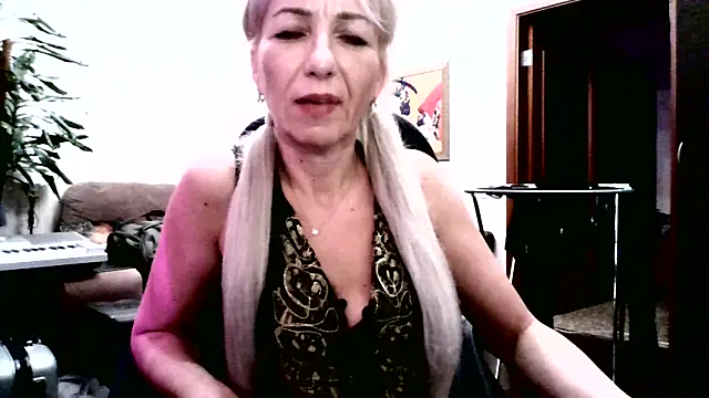 Snapshot of AlisaAngell chatting on 03.08.26 AlisaAngell online show from 03.08.26