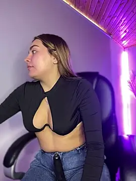 Issa pinkk online show from 04.20.26