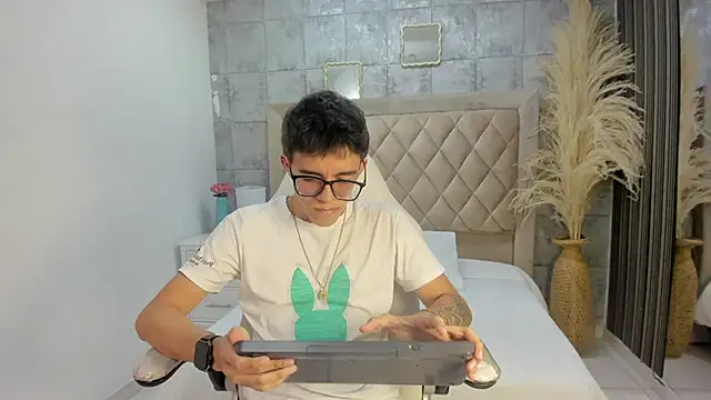 TylerCross  online show from 03.20.26