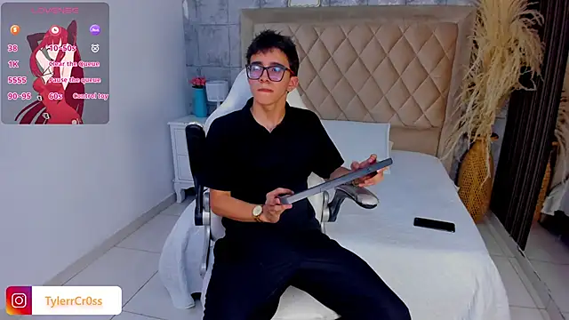 TylerCross  online show from 04.01.26