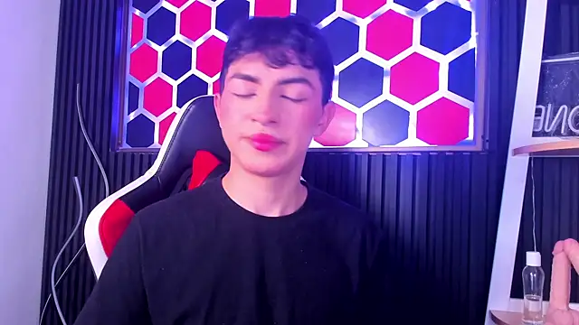 Cristopher Wild online show from 06.12.26