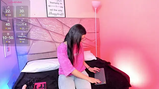 Snapshot of Amara_Velle chatting on 05.12.26 Amara Velle online show from 05.12.26