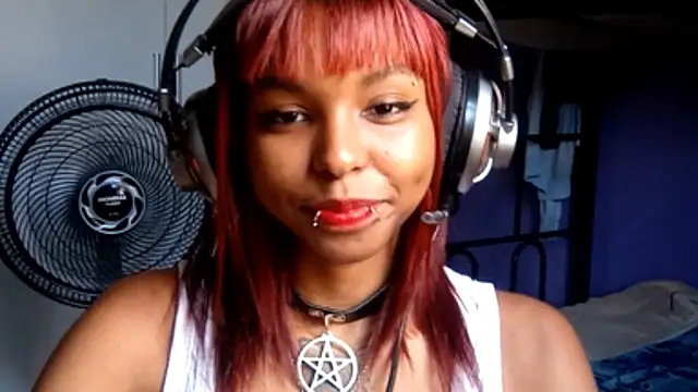 Snapshot of emilycloves chatting on 03.14.26 emilycloves online show from 03.14.26