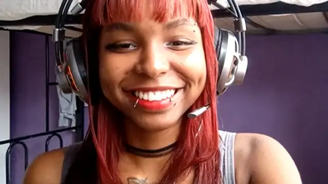 Snapshot of emilycloves chatting on 03.20.26 emilycloves online show from 03.20.26