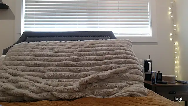 SecretsNextDoor online show from 04.08.26