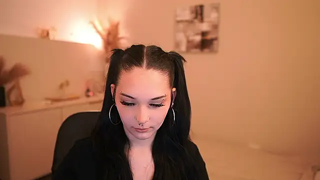 Snapshot of Ellediane18 chatting on 03.12.26 Ellediane18 online show from 03.12.26