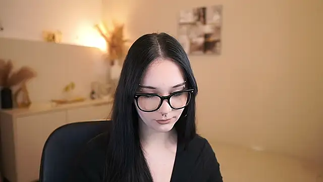 Snapshot of Ellediane18 chatting on 03.14.26 Ellediane18 online show from 03.14.26