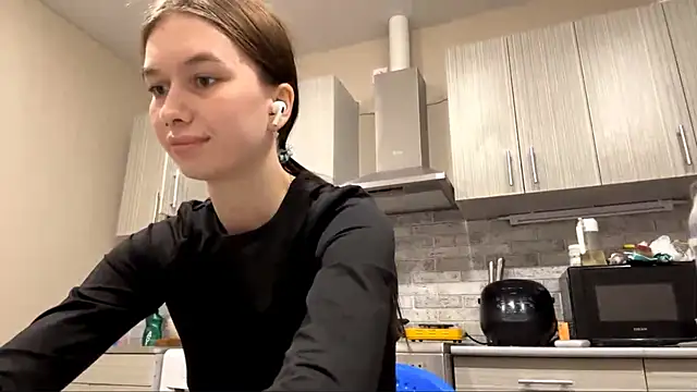 LaraDraggoo online show from 03.26.26