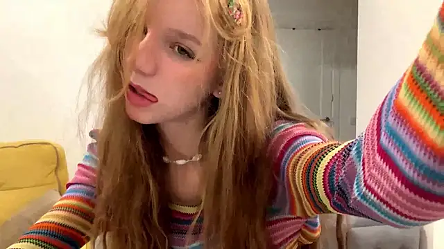 Kissme Kira online show from 05.08.26