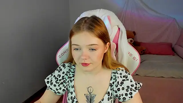Snapshot of ElinaVale chatting on 05.15.26 ElinaVale online show from 05.15.26