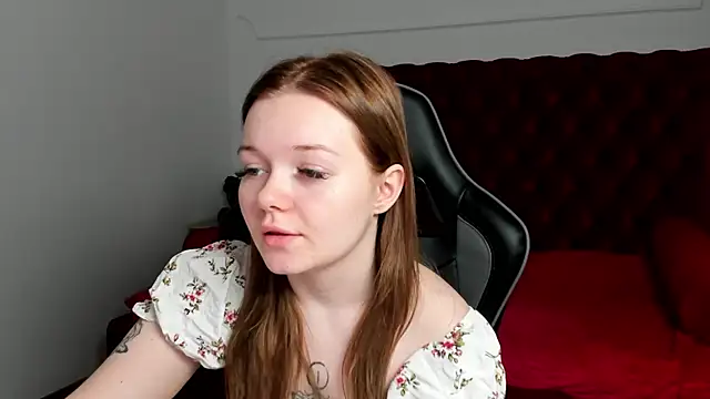 Snapshot of ElinaVale chatting on 06.08.26 ElinaVale online show from 06.08.26