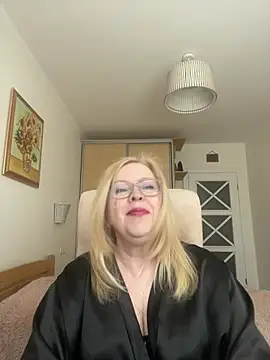JanieLight53 online show from 04.19.26