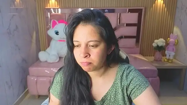 Snapshot of sara_tellez_s chatting on 06.17.26 sara tellez s online show from 06.17.26