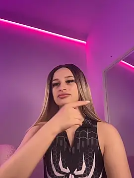 ScarletFlameee online show from 04.11.26