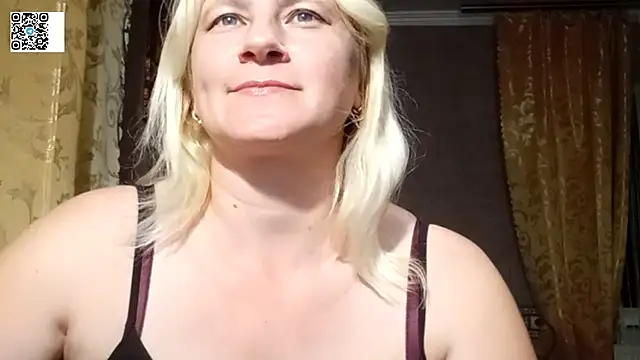 Snapshot of DiamondLady555 chatting on 06.13.26 DiamondLady555 online show from 06.13.26