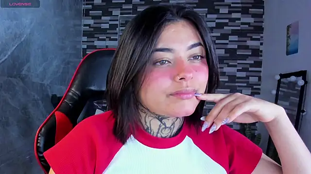 Snapshot of Sophiia_cherry chatting on 04.14.26 Sophiia cherry online show from 04.14.26