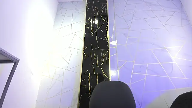 Valentin Lux online show from 04.14.26