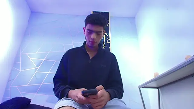 Valentin Lux online show from 04.25.26