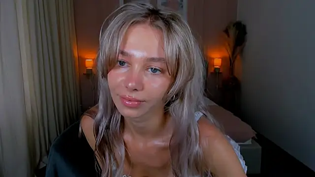 Snapshot of LuluAlis chatting on 05.18.26 LuluAlis online show from 05.18.26