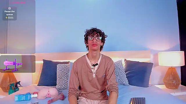 Snapshot of willturneer chatting on 03.11.26 willturneer online show from 03.11.26