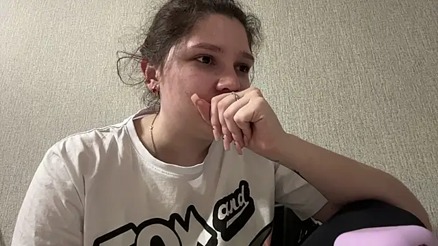 Emmiebutwihu online show from 04.15.26