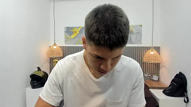 Snapshot of AlessandroFranco chatting on 05.08.26 AlessandroFranco online show from 05.08.26