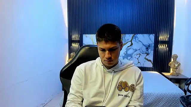 Snapshot of AlessandroFranco chatting on 05.28.26 AlessandroFranco online show from 05.28.26