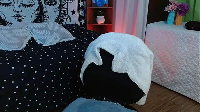  Alexandra Jones online show from 06.15.26