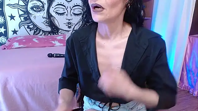  Alexandra Jones online show from 07.25.26