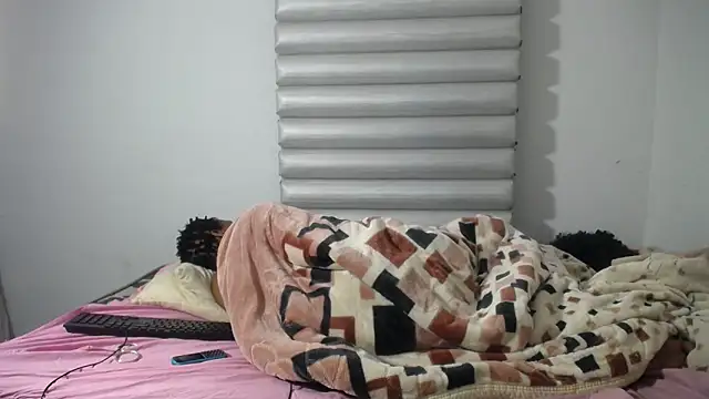 JoycyQueen online show from 04.25.26