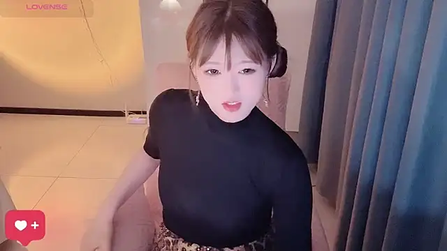 Snapshot of winnie-ww chatting on 05.15.26 winnie-ww online show from 05.15.26
