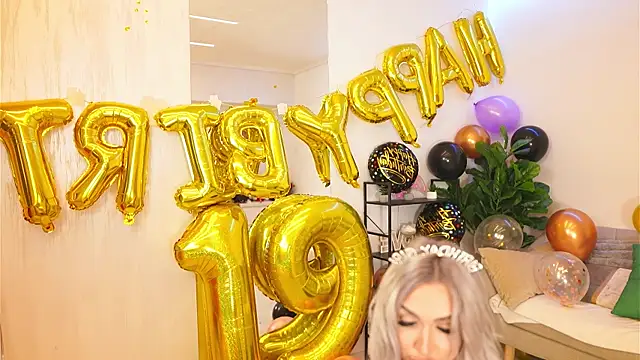 ArianaXO  online show from 04.22.26