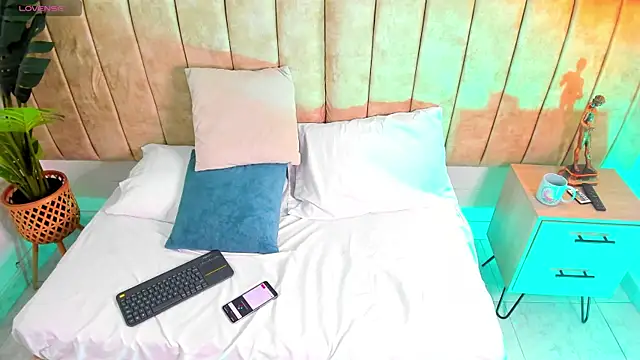 AgathaSavage online show from 04.06.26