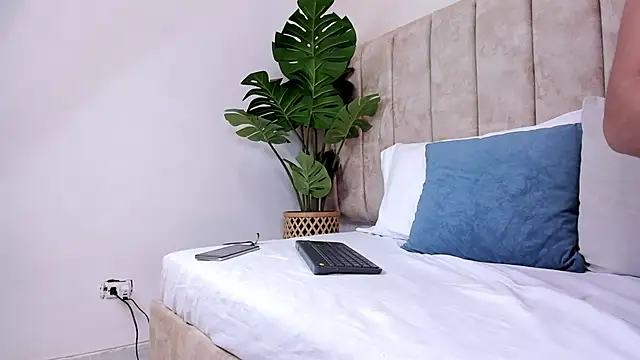 AgathaSavage online show from 04.25.26