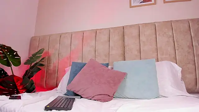 AgathaSavage online show from 05.19.26