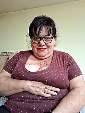 Snapshot of HotMilf80 chatting on 03.19.26 HotMilf80 online show from 03.19.26