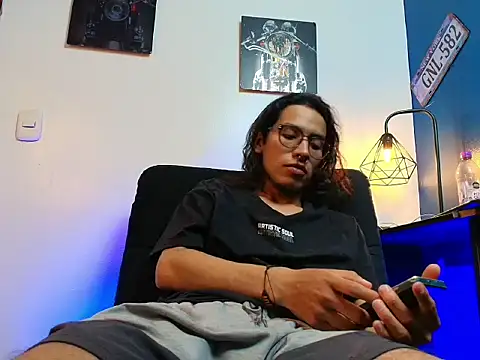 Snapshot of Enzo_jagger chatting on 03.13.26 Enzo jagger online show from 03.13.26