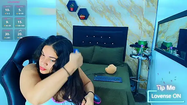 scarlettt  joness online show from 03.30.26