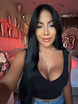 Snapshot of SaraValentina11 chatting on 07.22.26 SaraValentina11 online show from 07.22.26