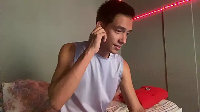 BrownBoyLover01 online show from 03.18.26