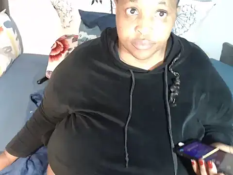 Bustydiva83 online show from 04.29.26