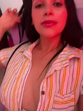 Snapshot of leila_moretti chatting on 03.26.26 leila moretti online show from 03.26.26