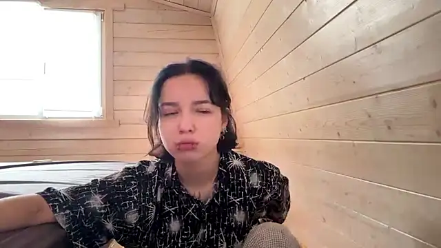 KateMiragee online show from 03.23.26